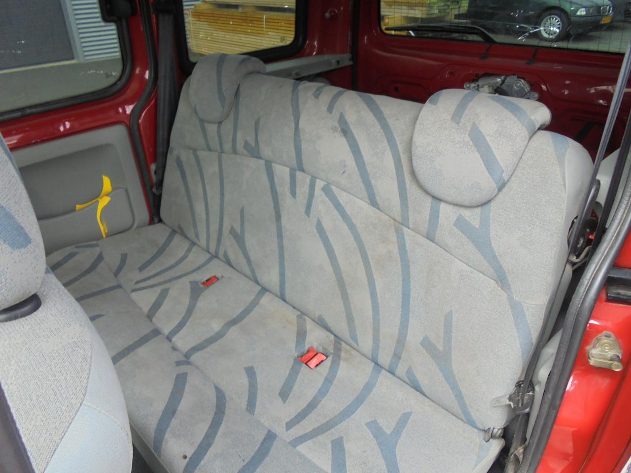 Renault Kangoo 5 persoons benzine ,echte werkauto ,apk t/m juni 2026