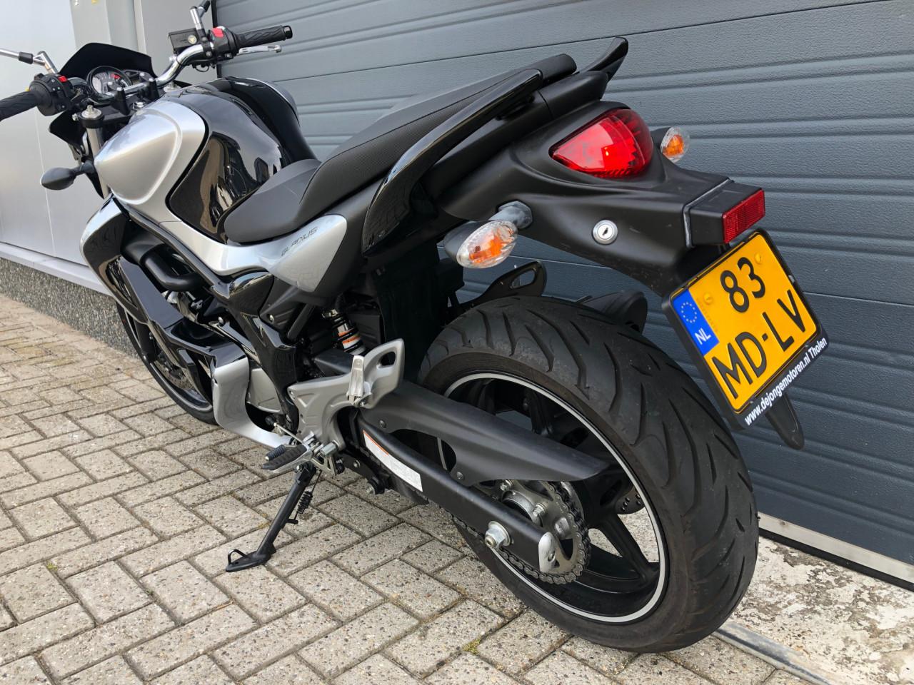Suzuki SFV650 Gladius uit 2013, 13dkm met ABS, Rijklaar mee €3750,-