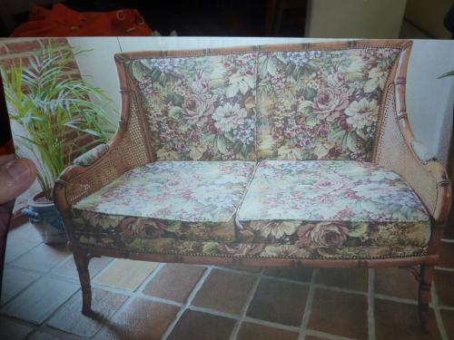 Bankje, fauteuil en salontafel