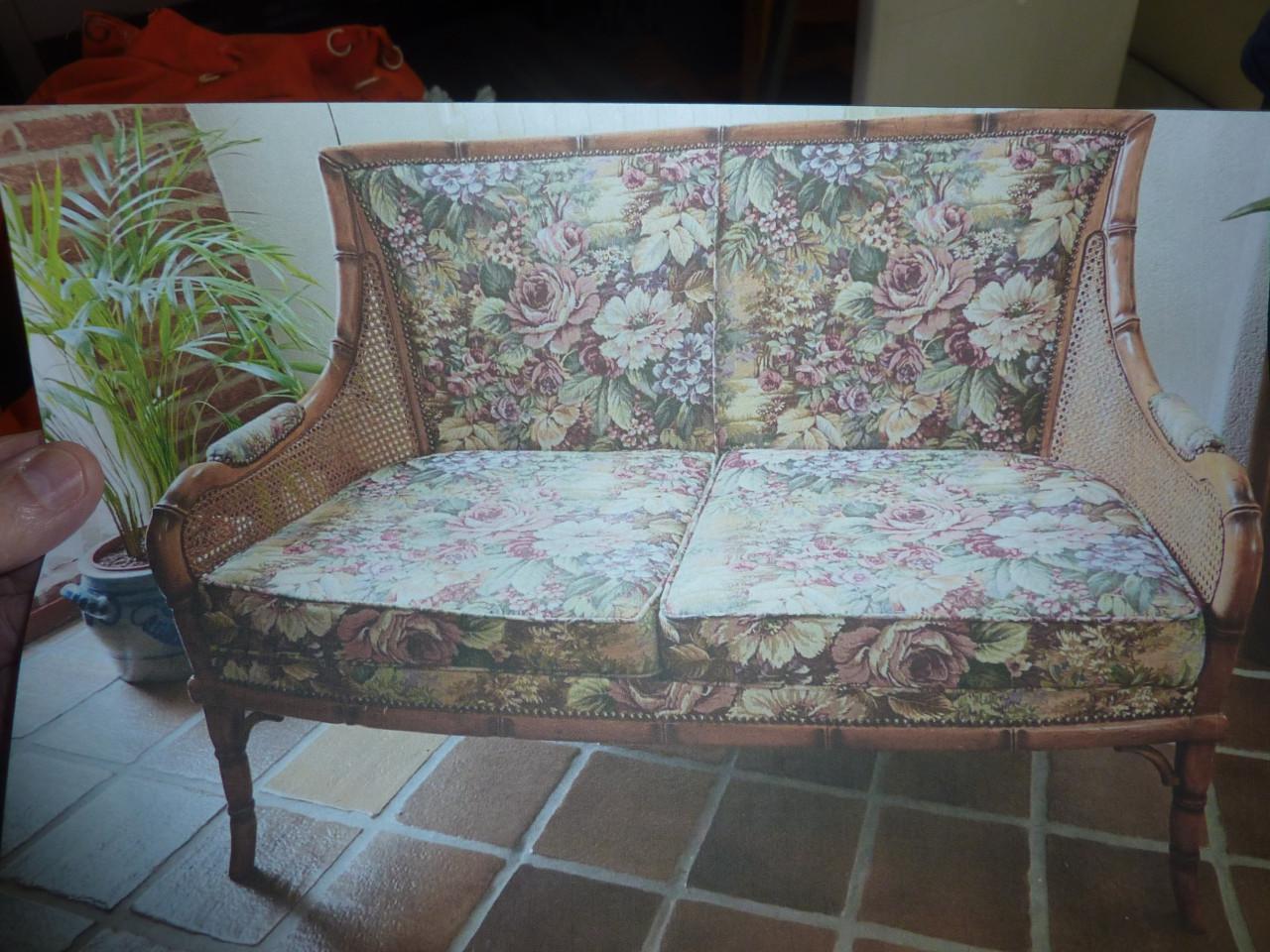 Bankje, fauteuil en salontafel