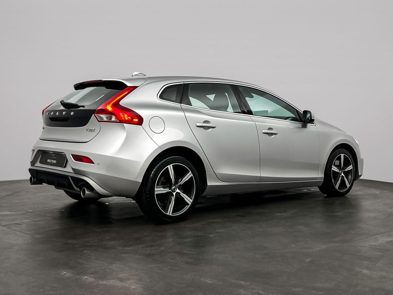 Volvo V40 2.0 T2 R-Design - FULL LED - DEALER OND - NAVI
