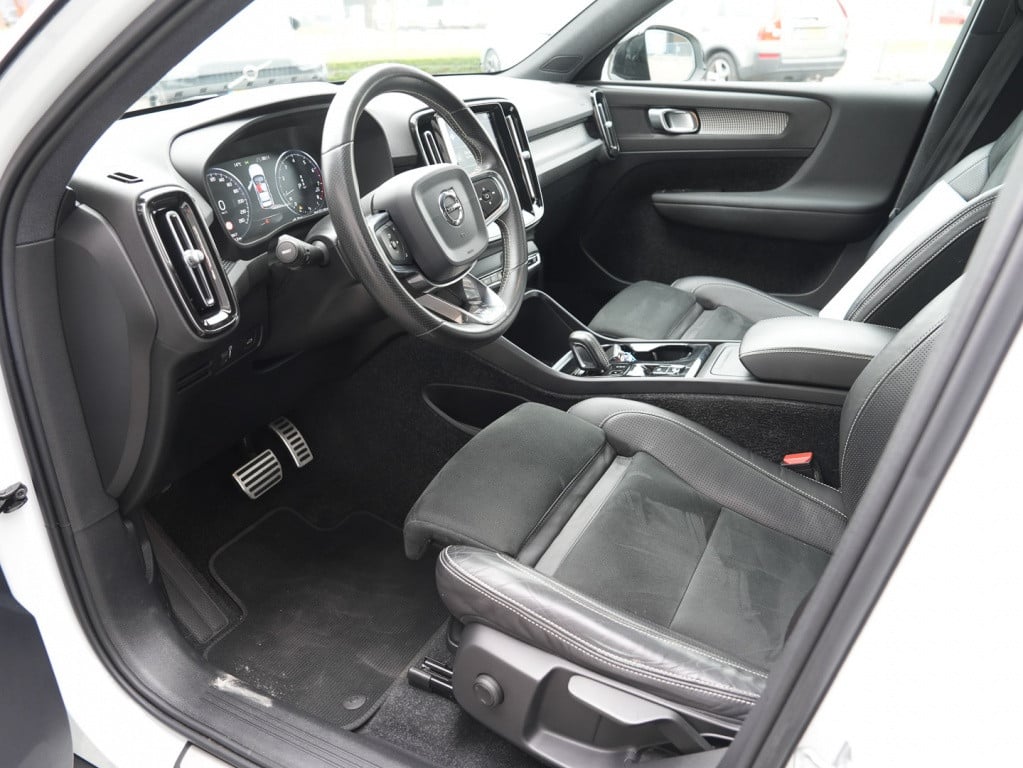 Volvo XC40 t4 190pk r-design| panodak| 360camera| 20''inch| navi| 2 zone cl