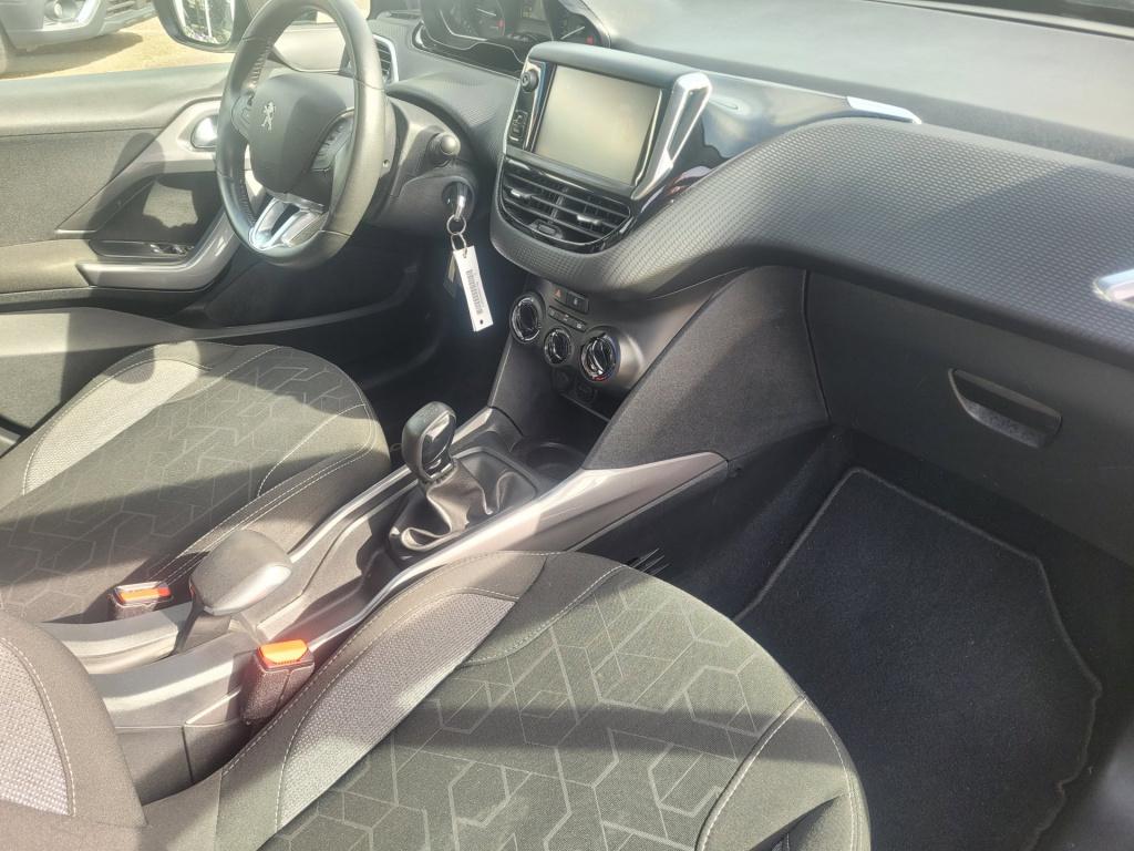 Peugeot 2008 1.2 puretech blue lion carplay