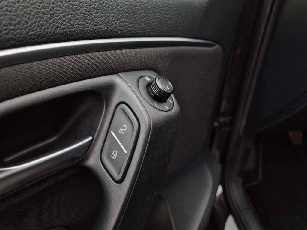 Volkswagen Polo 1.2 tsi lounge / 5- deurs / cruisecontrol / stoelverwarming