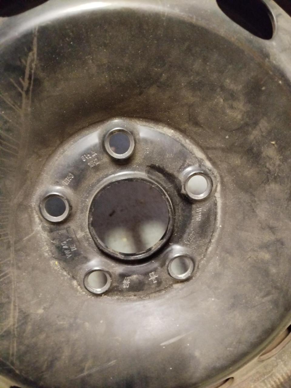 4 winterbanden met velg 16 inch. VW