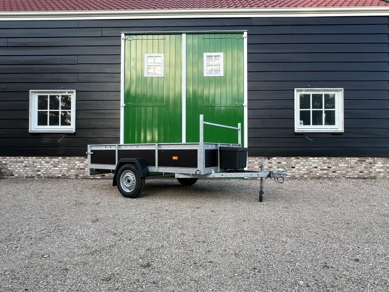 Div nieuwe aanhangers kippers gesloten