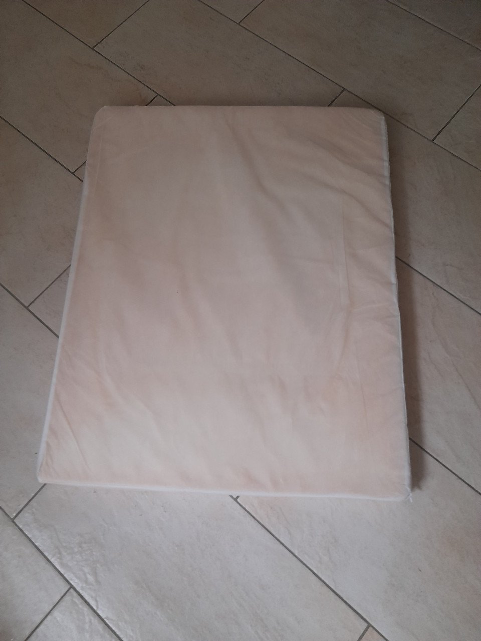 Diverse boxkleden  of box matras €5 per stuk ( in goede staat )