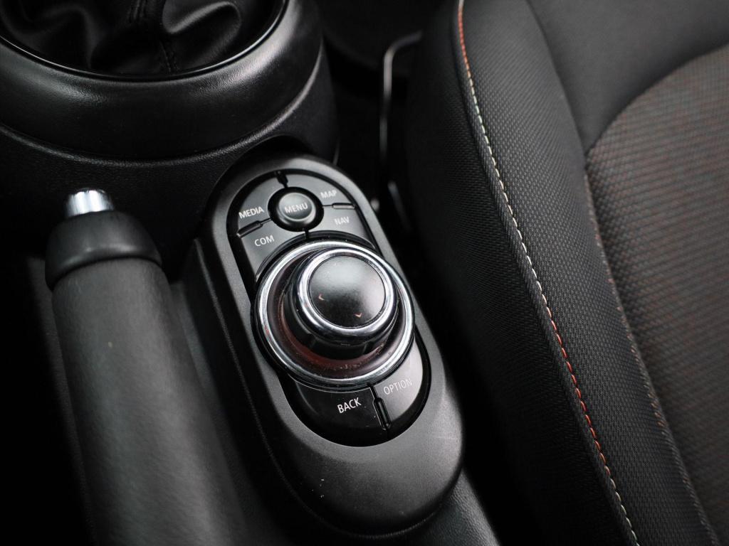 Mini 5-deurs 1.5 one essential | navigatie | lmv | parkeer sensoren | clima