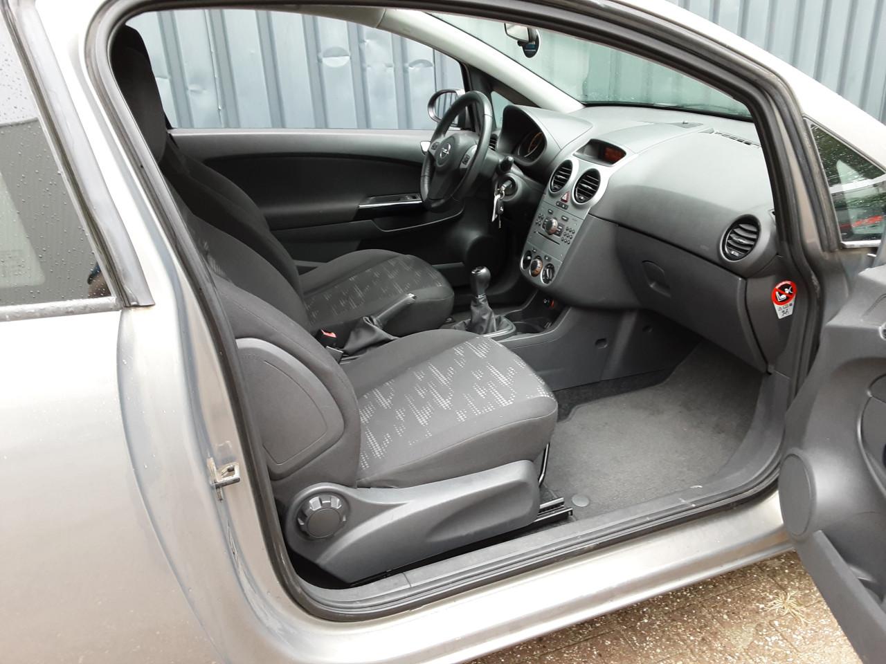 Opel Corsa 1.2-16V Cosmo