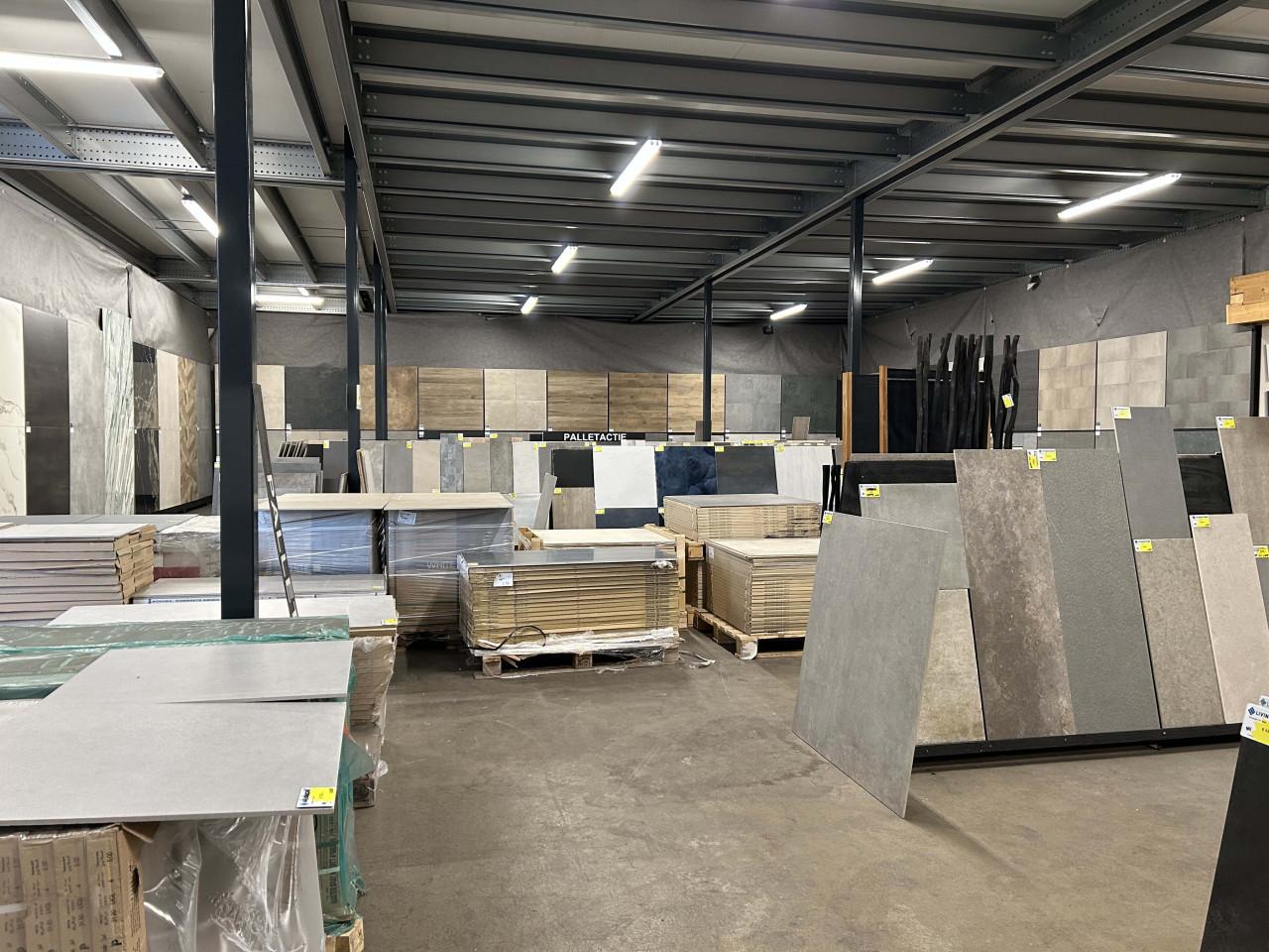 Vloertegels en wandtegels uit voorraad leverbaar