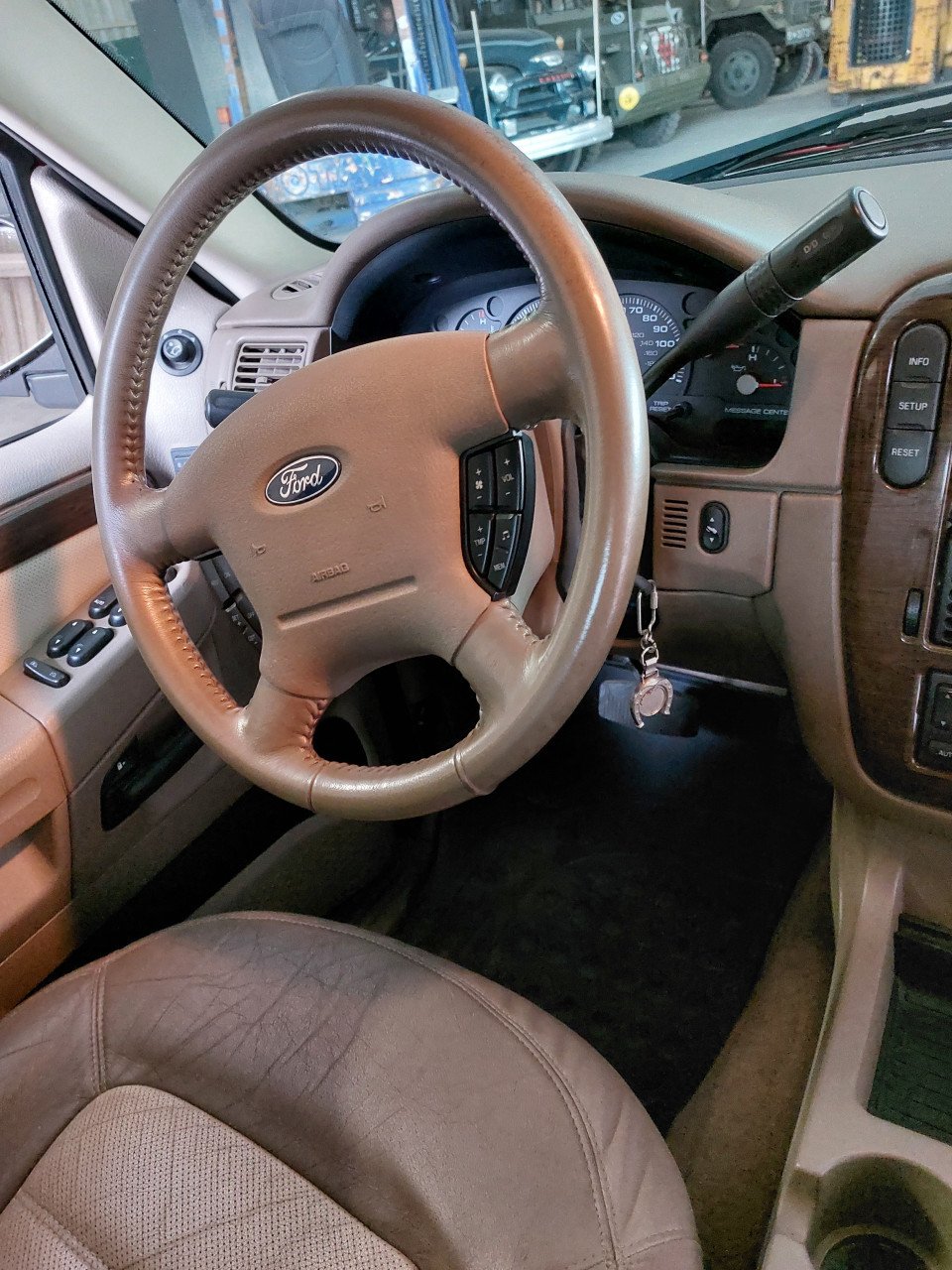 Ford Explorer V8 Jeep