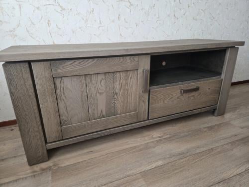 Eiken tv-kast grijs/bruin