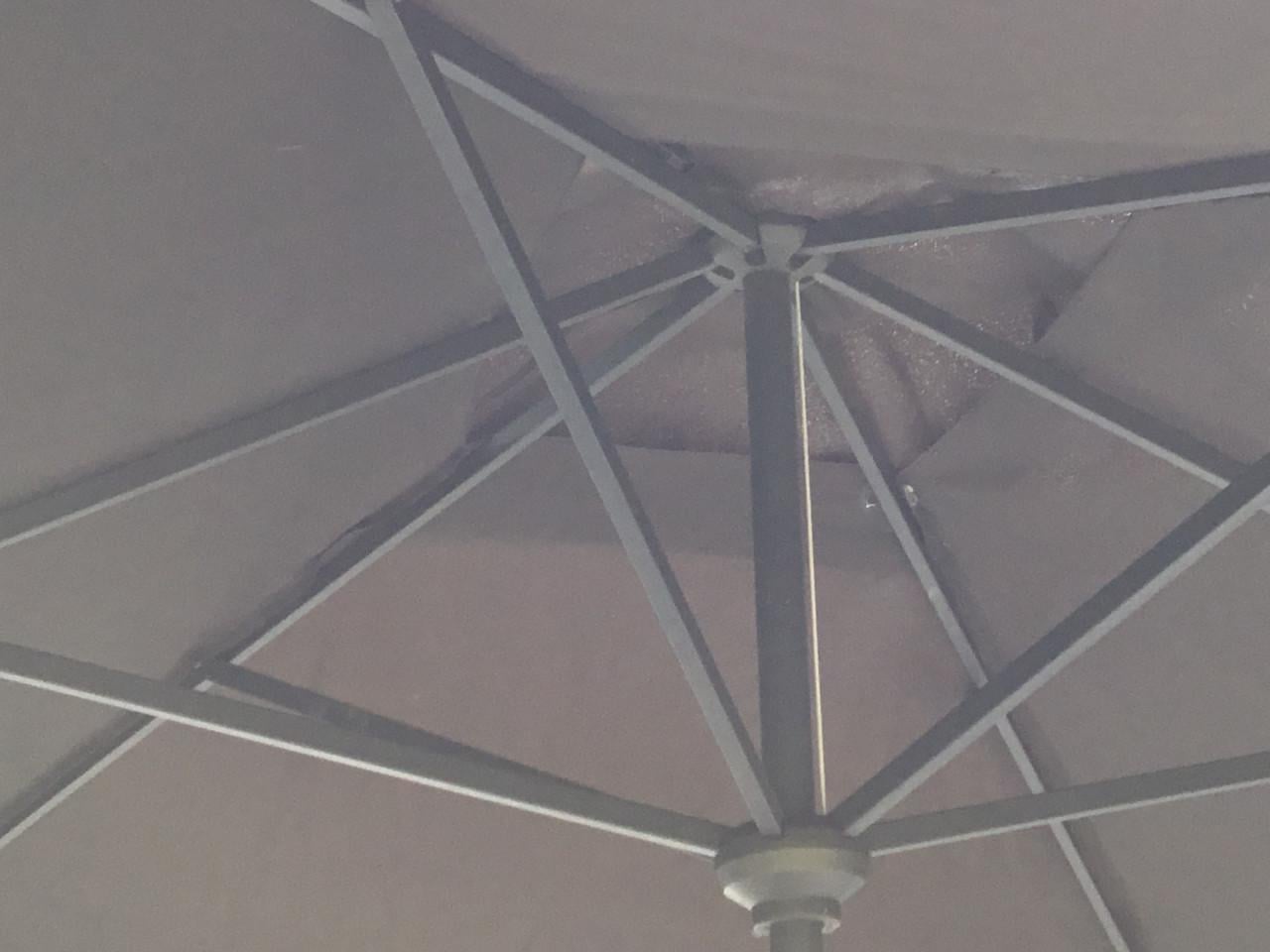 Tuinparasol.  2 x 3 mtr.  met draaimechanisme.