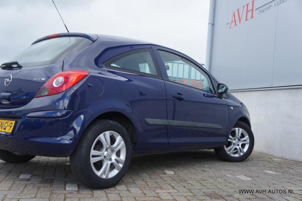Opel Corsa 1.0-12v essentia