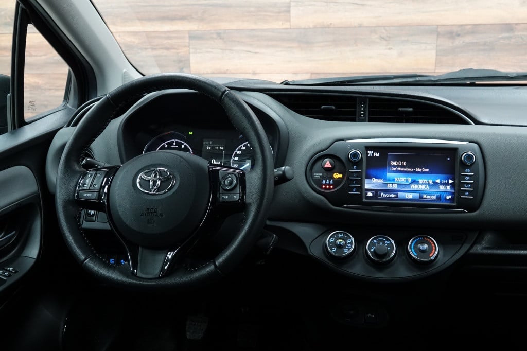 Toyota Yaris 1.0 vvt-i | camera | 15" | bluetooth |