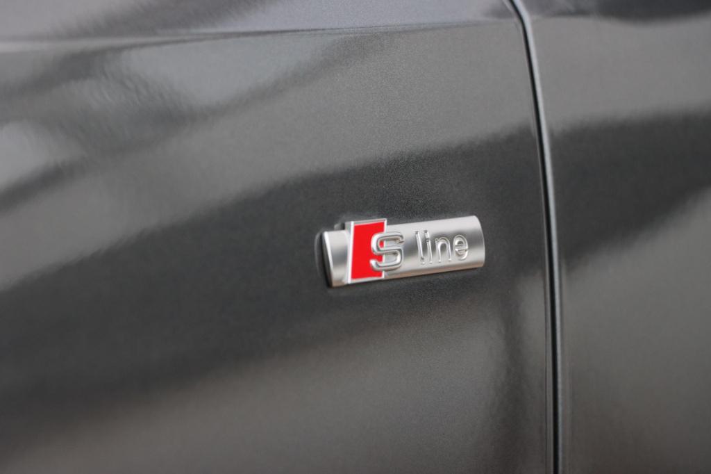 Audi A4 limousine 35 tfsi s edition competition 150pk s tronic