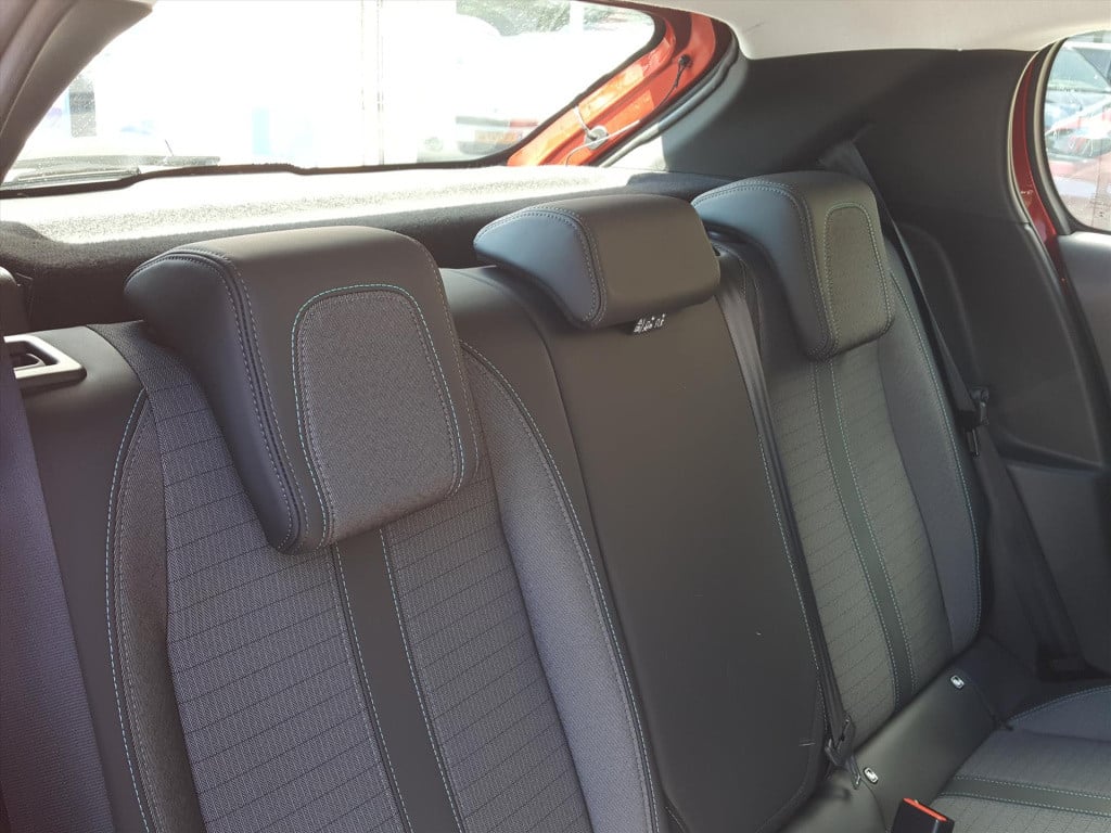Peugeot 208 1.2 puretech 100pk allure navigatie | 3d-cockpit | afneembare t