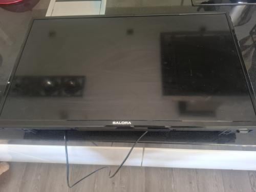 32 inch Solara tv uit 2024 niet veel aangestaan met muurbeugel.