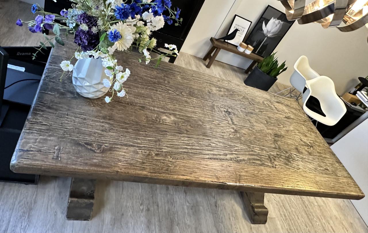 Massief houten kloostertafel