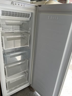 Nofrost Vriezer 145x55x57 cm. HBD. Inhoud vrieskast 139 liter klasse A+