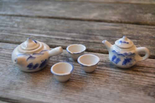 Ieniemini Chinees theeserviesje in redelijke staat.