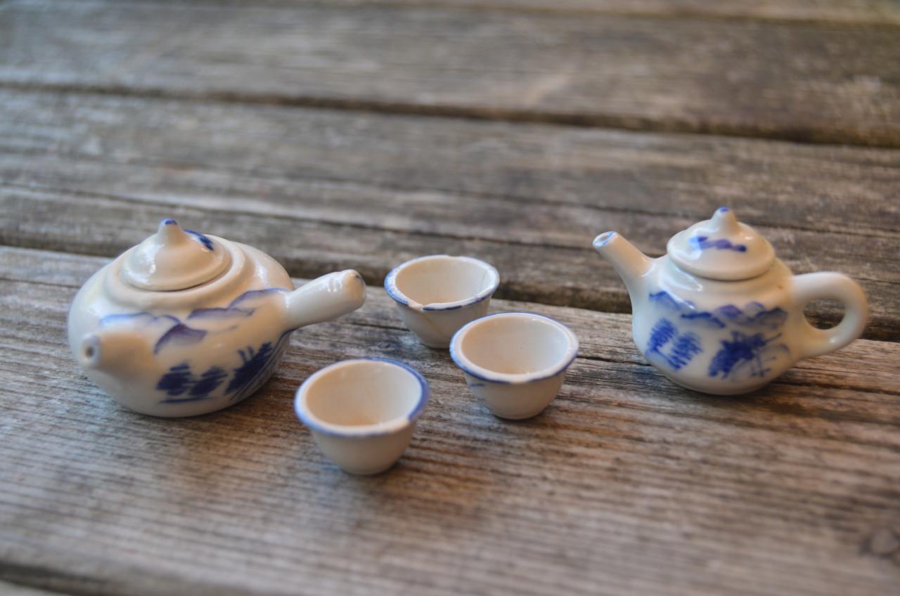 Ieniemini Chinees theeserviesje in redelijke staat.