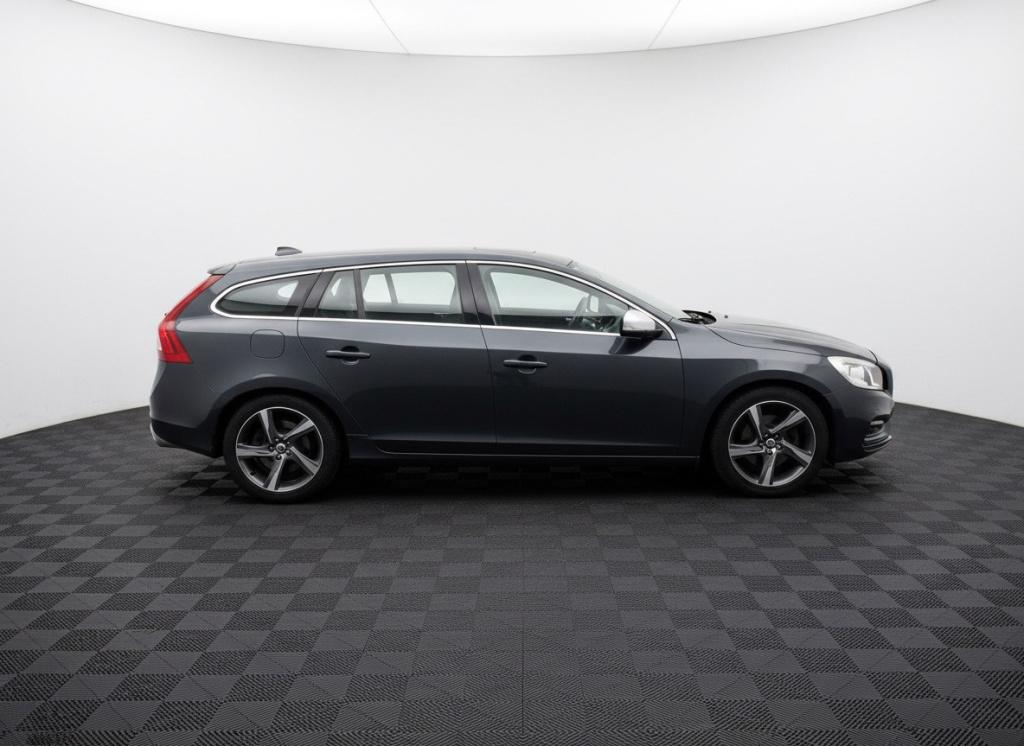 Volvo V60 1.6 t3 r-design