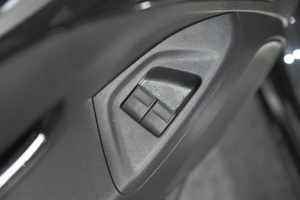 Peugeot 108 1.0 e-vti collection top! | elektrisch vouwdak | apple carplay 