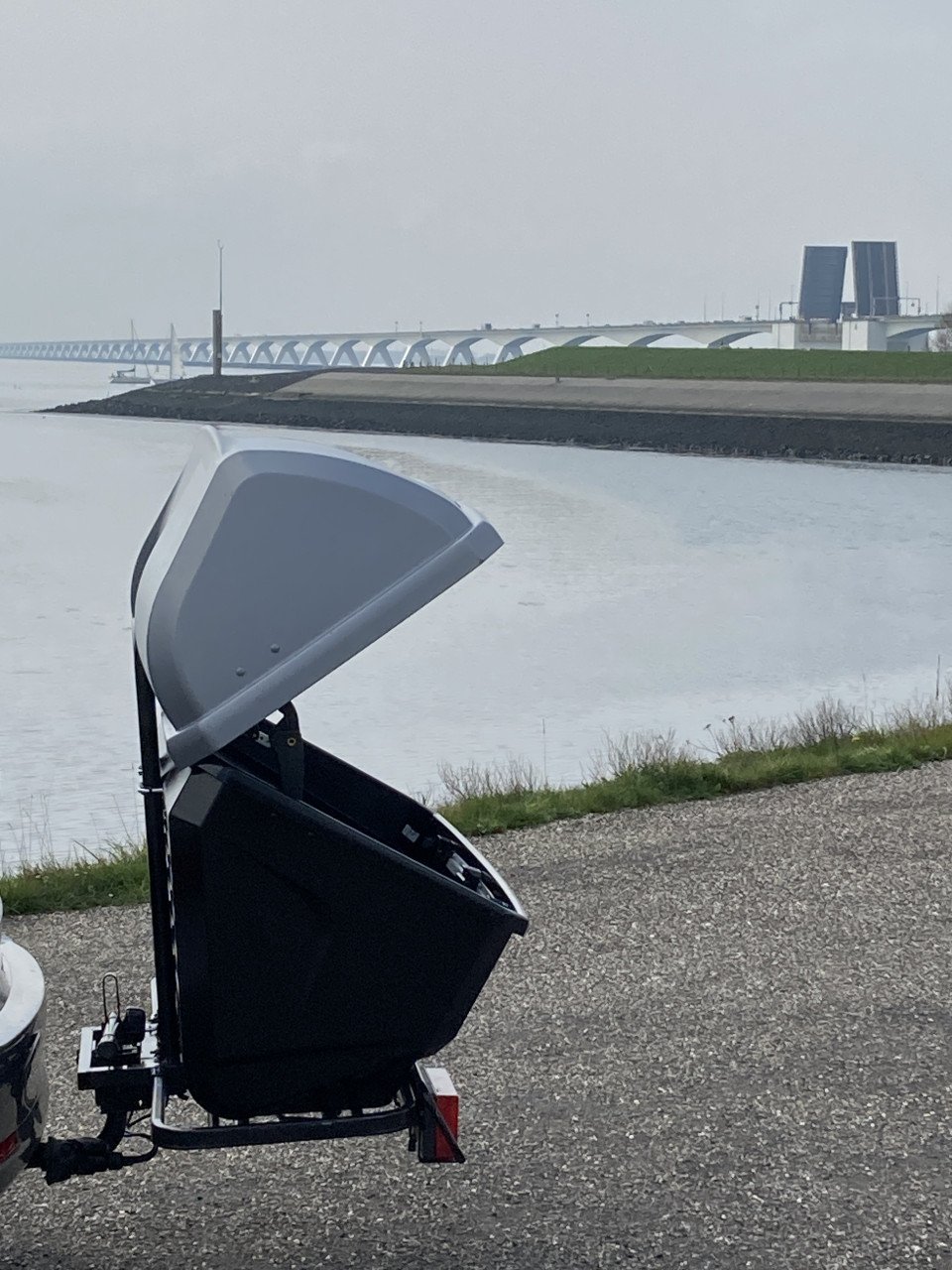 Trekhaakkoffer kantelbaar met basis Thule 420 liter te koop