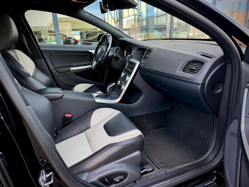 Volvo V60 cross country 2.0 t5 summum leder ecc dak