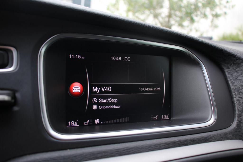 Volvo V40 2.0 t2 momentum - navi - cruise - grootlicht ass - led - pdc - st