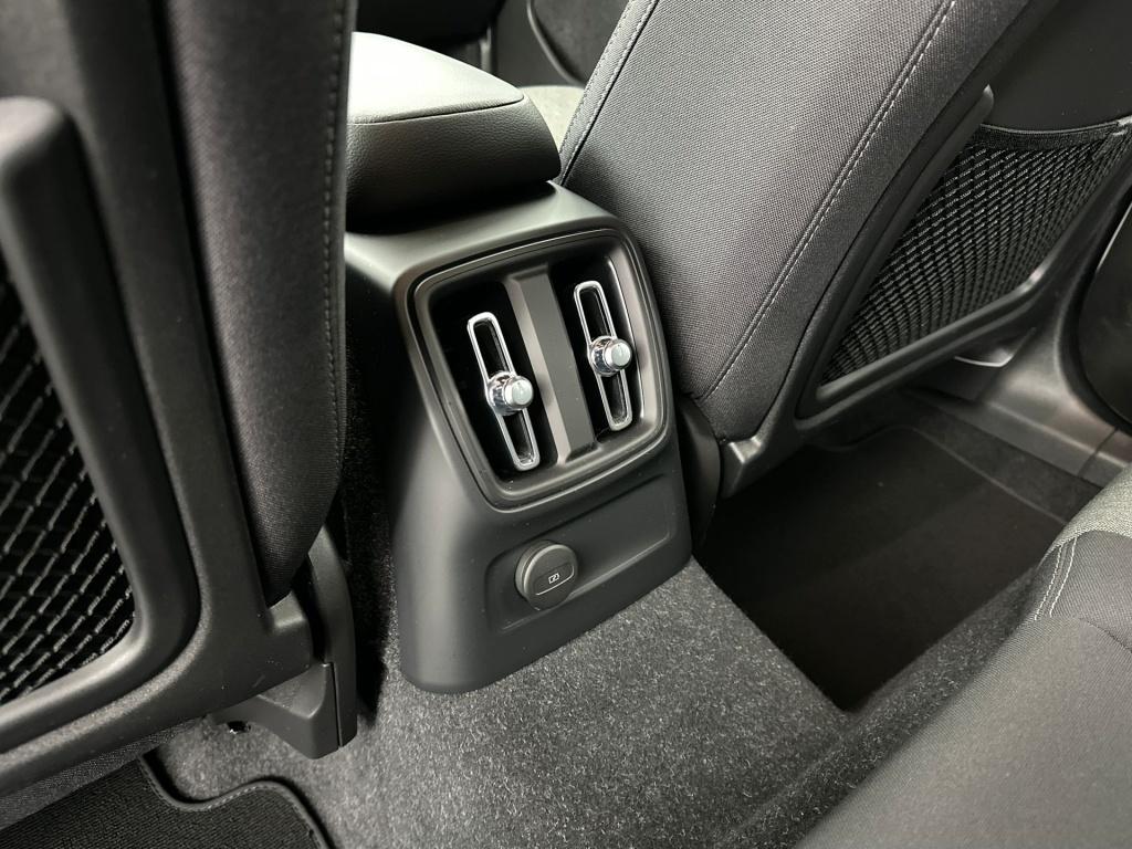 Volvo XC40 t4 211pk recharge inscription exp| navi| climate| camera| dab+|