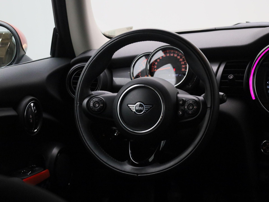 Mini Cooper mini 1.5 | lmv | parkeer sensoren | navigatie | airco | cruise 