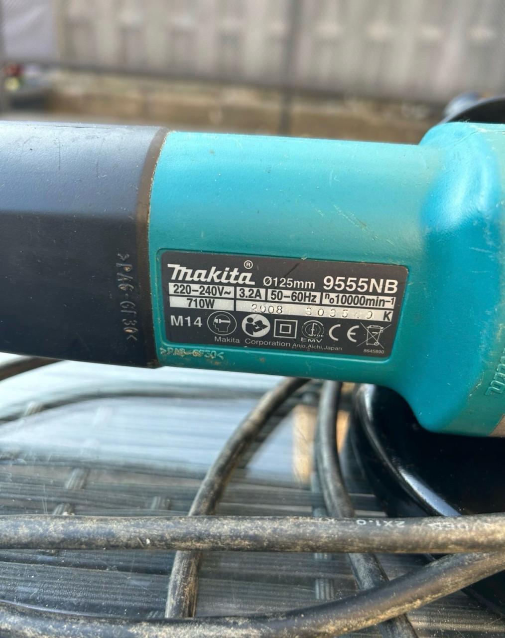 Makita Haakse Slijpmachine 9555NB - zo goed als nieuw