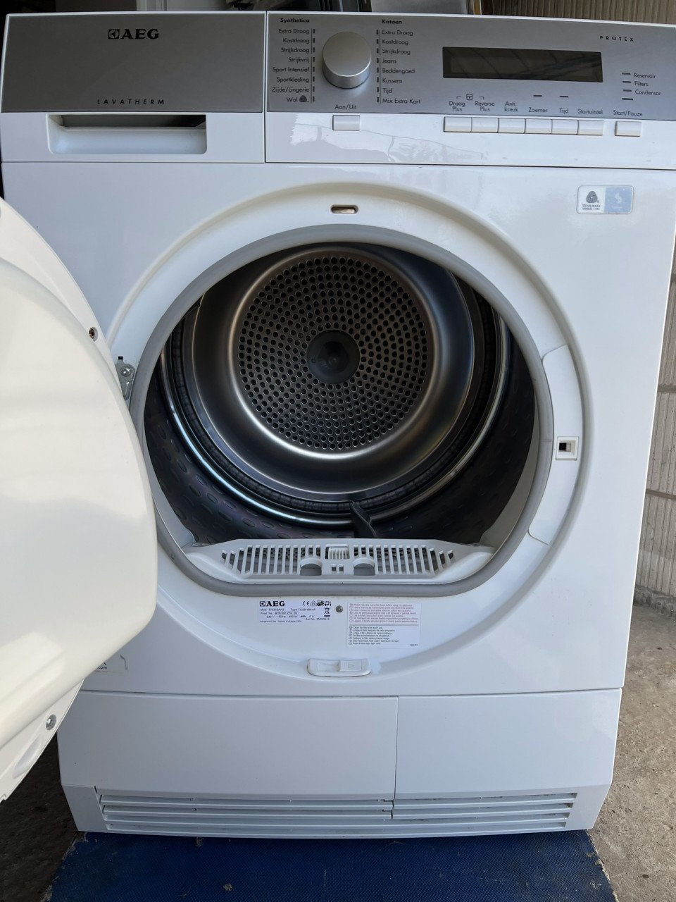 AEG warmtepompdroger 7 kg A+ weinig gebruikt. Schoon en fris