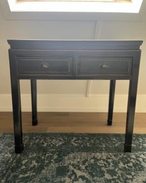 Zwarte side table