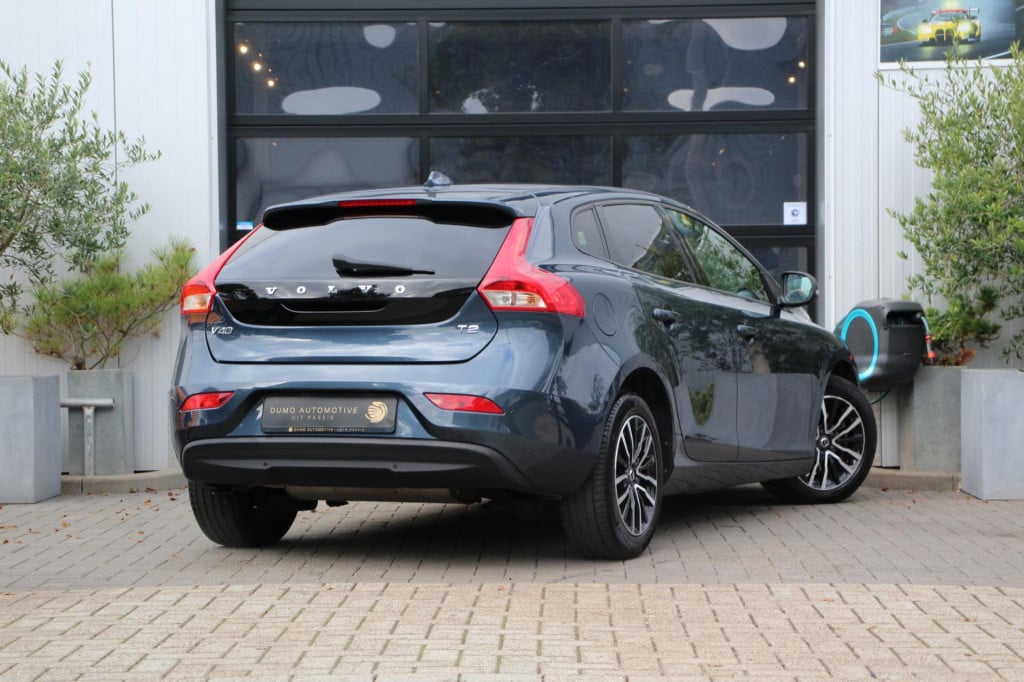 Volvo V40 2.0 t2 momentum - navi - cruise - grootlicht ass - led - pdc - st