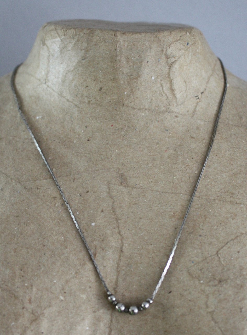 Zilverkleurige ketting met zilverkleurig