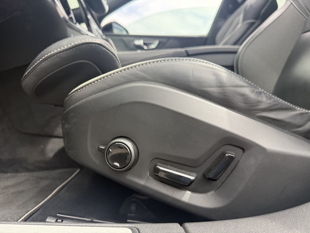 Volvo V60 t6 340pk recharge r-design| panodak| adap.cruise| 360camera| tre
