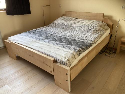 Grenen tweepersoons bed