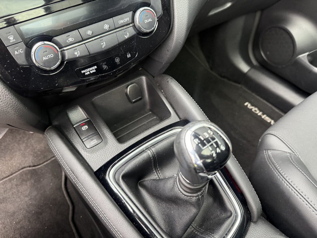 Nissan Qashqai 1.2 tekna pakket 5-drs