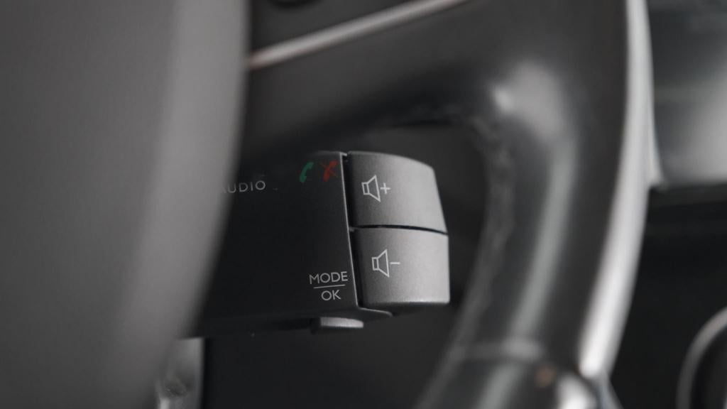 Renault Captur 1.3 tce intens | trekhaak afneembaar | navigatie | parkeerse