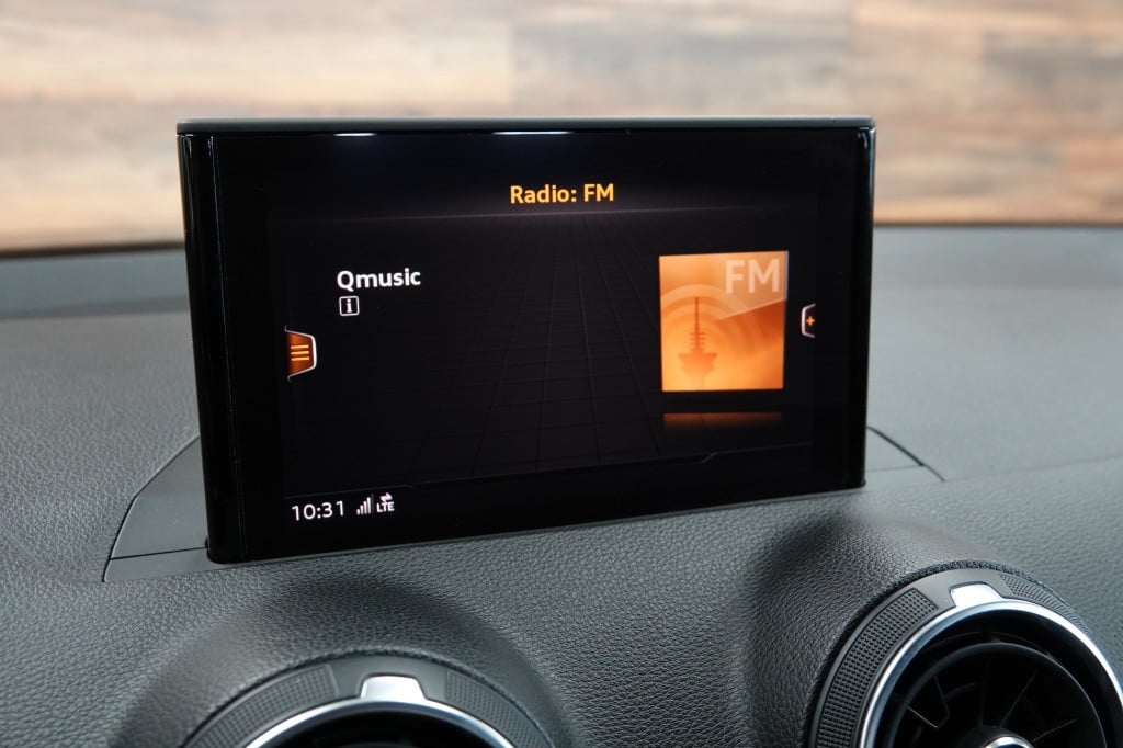 Audi Q2 1.0 tfsi | led | pdc | carplay |