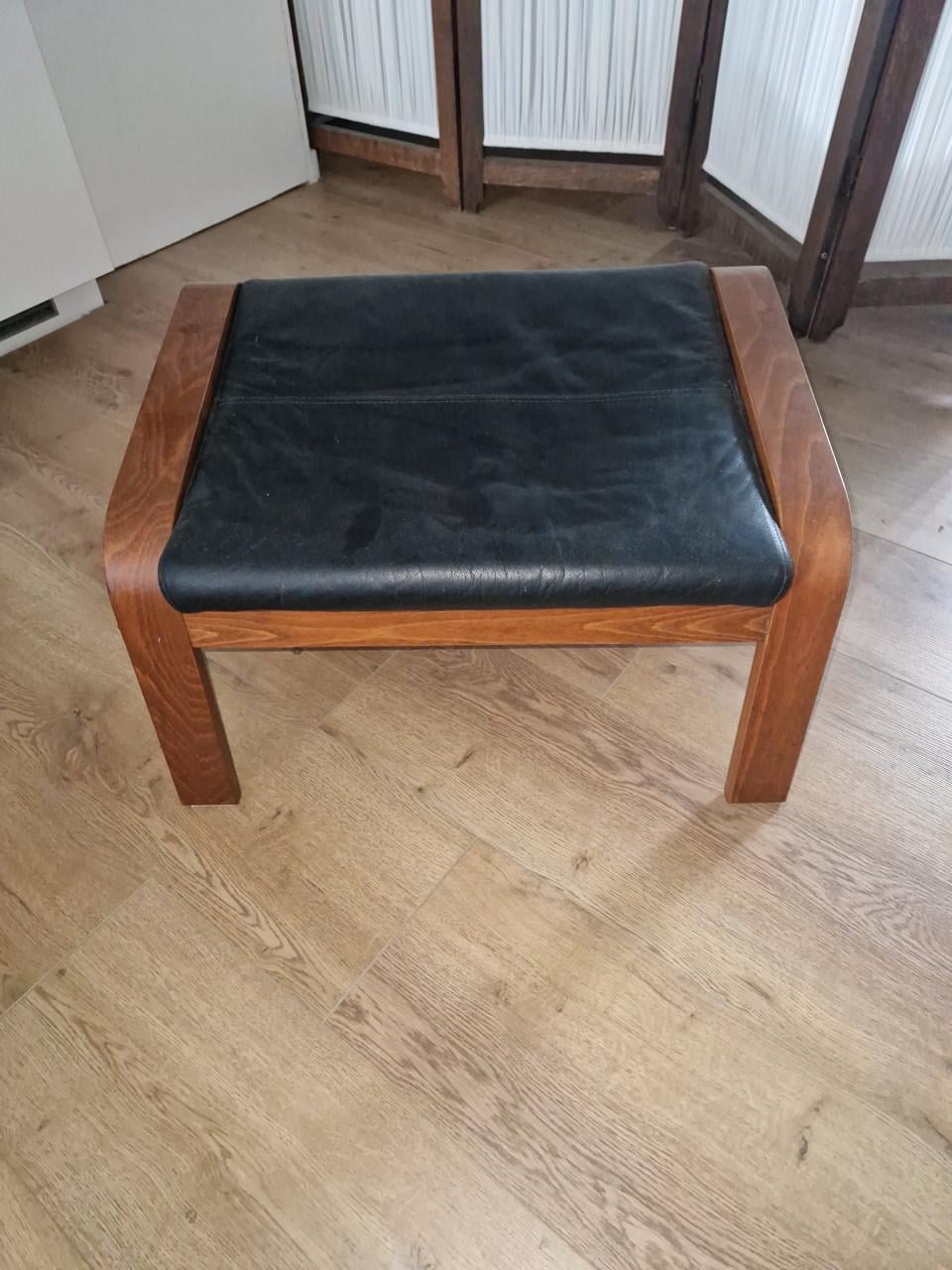 Gratis - Comfortabele stoel en voetenbankje