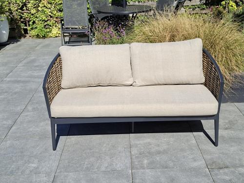 Tuinbank en tuintafel
