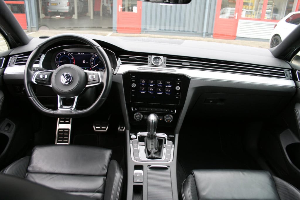 Volkswagen Passat variant 1.5 tsi highline business r