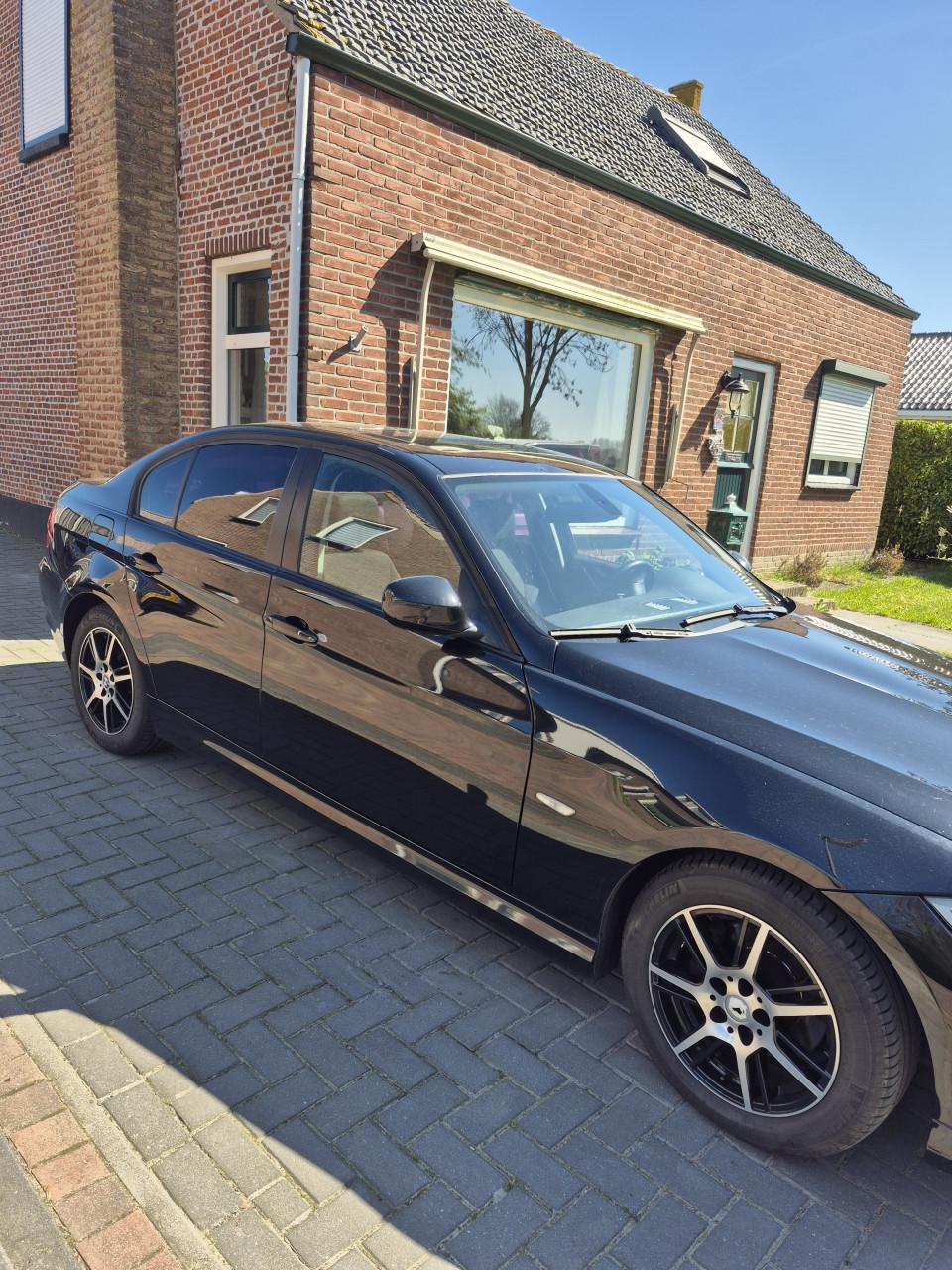 BMW 318i, 2009