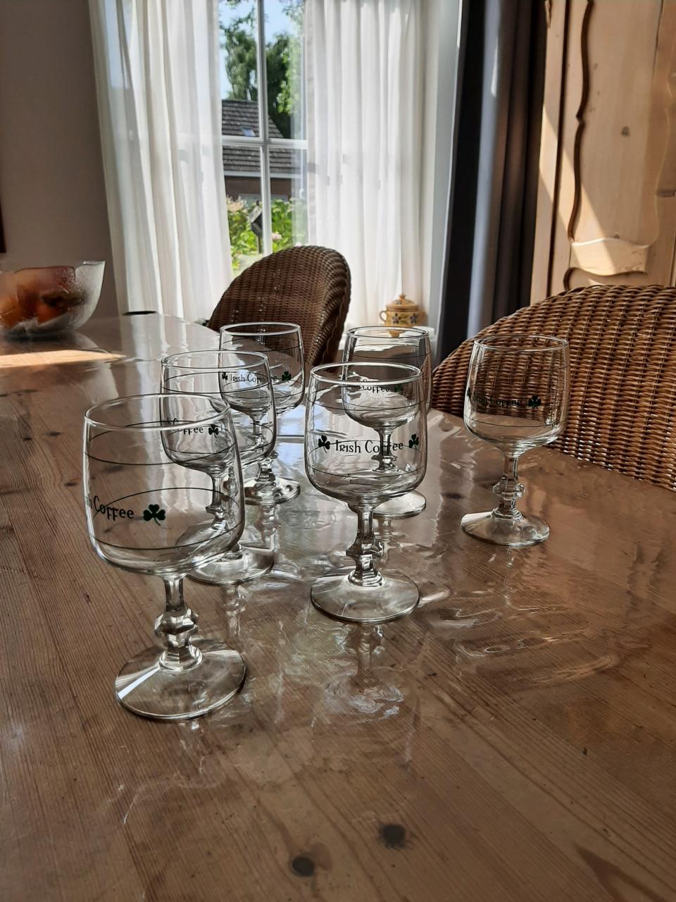 VINTAGE - 6  IRISH COFFEE GLAZEN -   KRISTAL