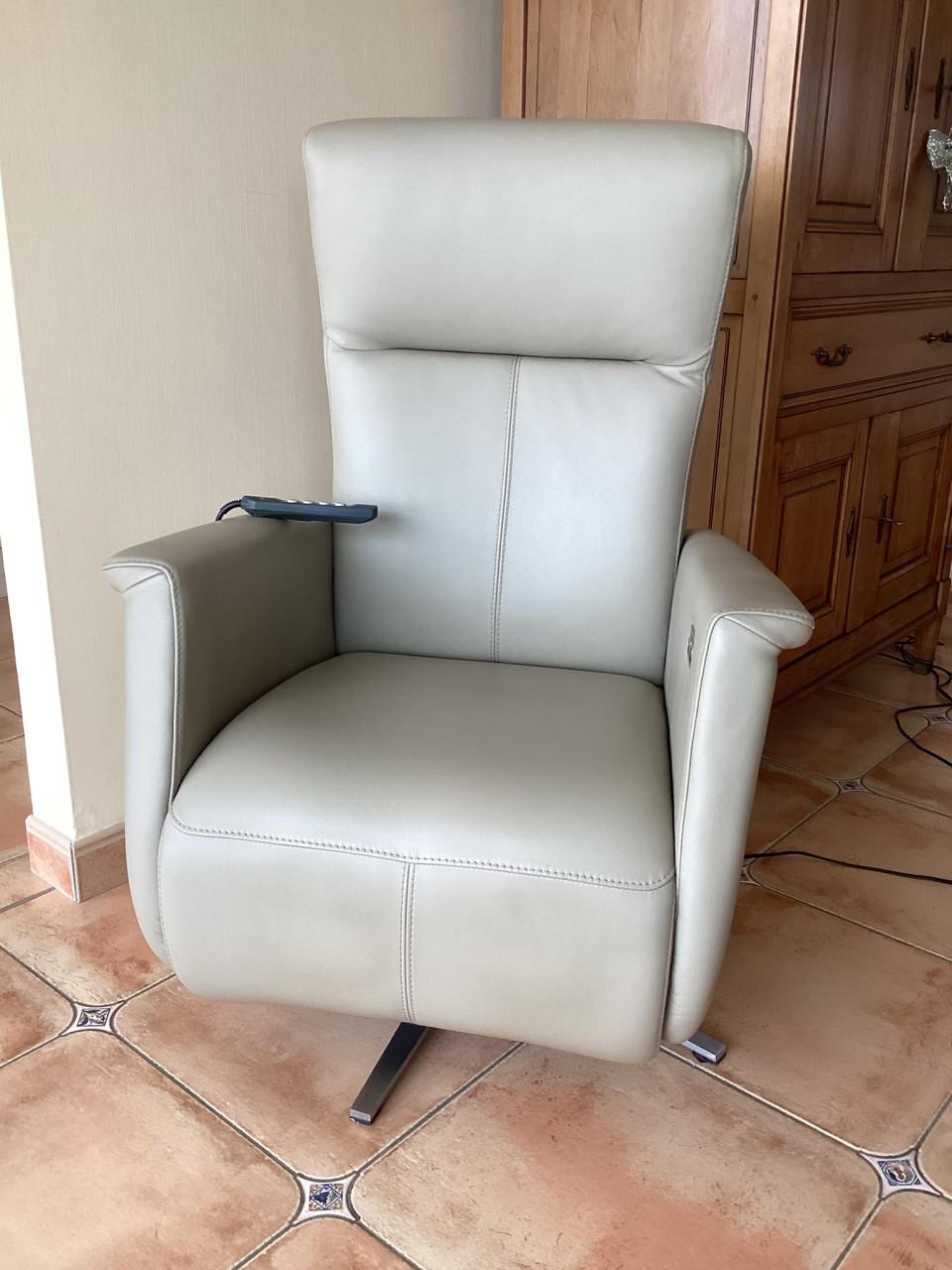 Prominent sta op fauteuil Small