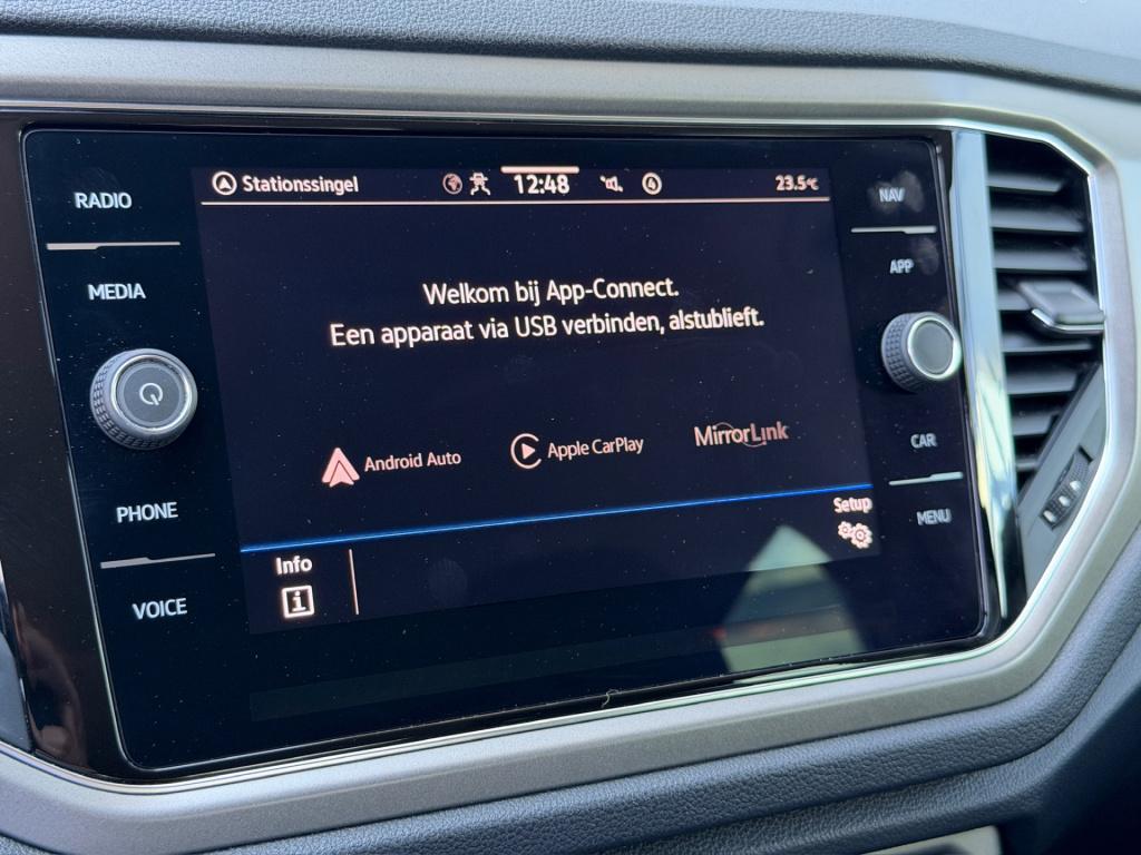 Volkswagen T-roc 1.5 tsi 150pk dsg style | camera | trekhaak | navi | carpl